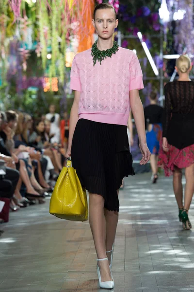 Look 5